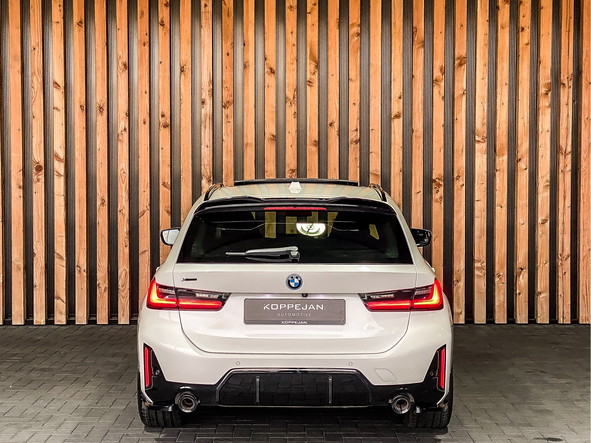 BMW 3 Serie Touring 330e 292PK xDrive High Executive M-Sport Pro | BMW occasion