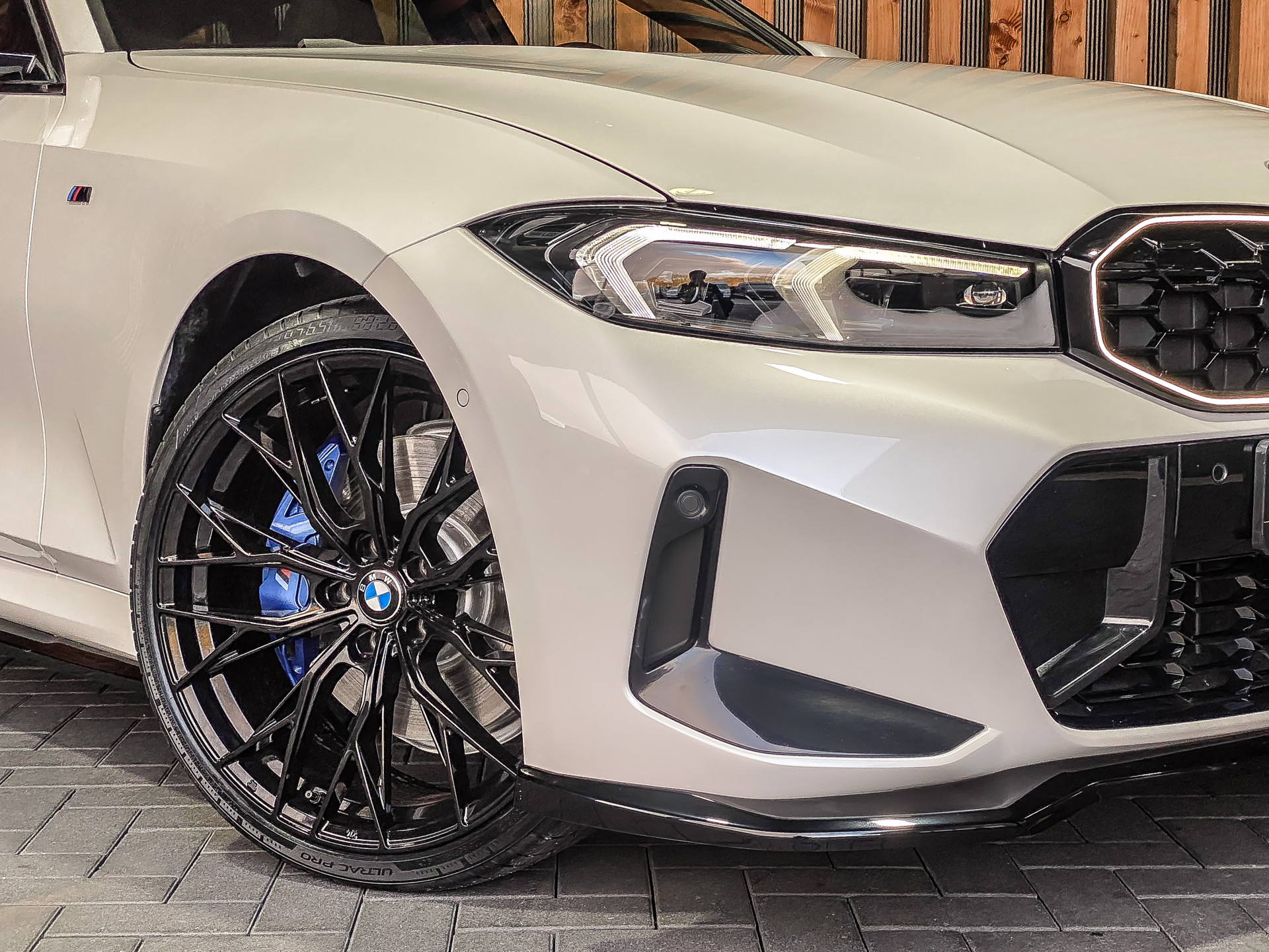BMW 3 Serie Touring 330e 292PK xDrive High Executive M-Sport Pro | BMW occasion