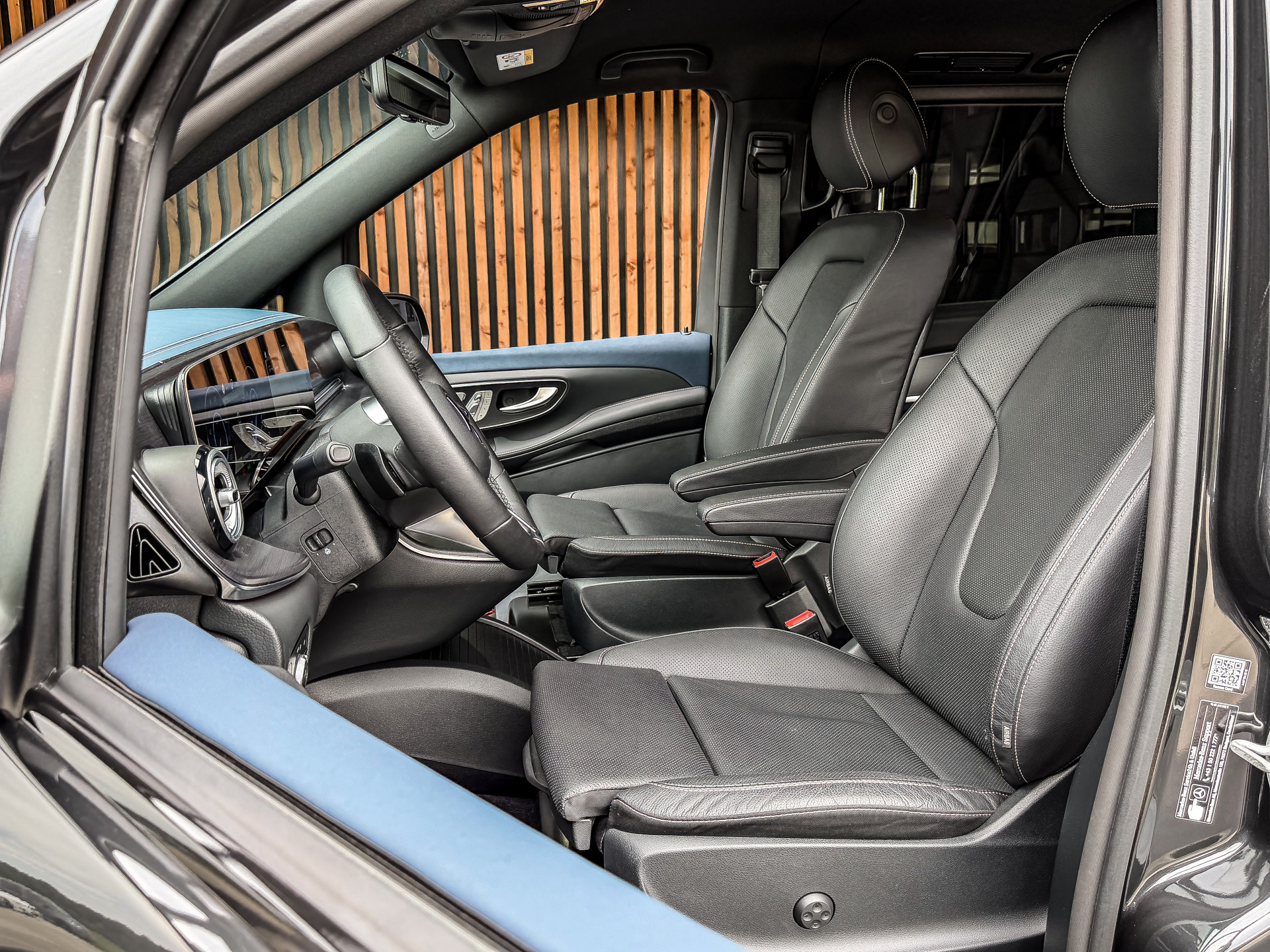 Mercedes-Benz EQV 300 AMG L2 90kWh 8-Persoons | Mercedes-Benz occasion