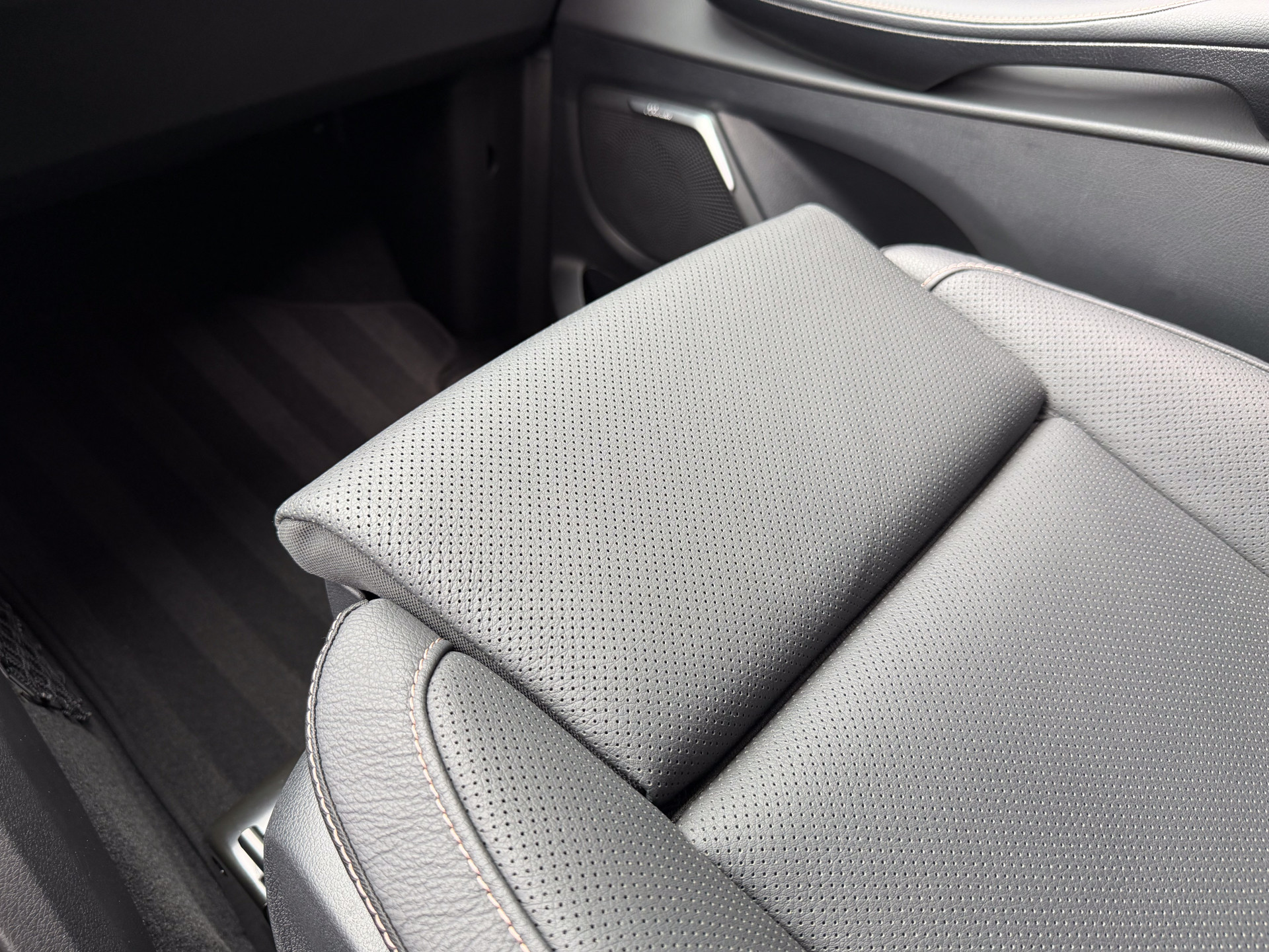 Mercedes-Benz EQV 300 AMG L2 90kWh 8-Persoons | Mercedes-Benz occasion