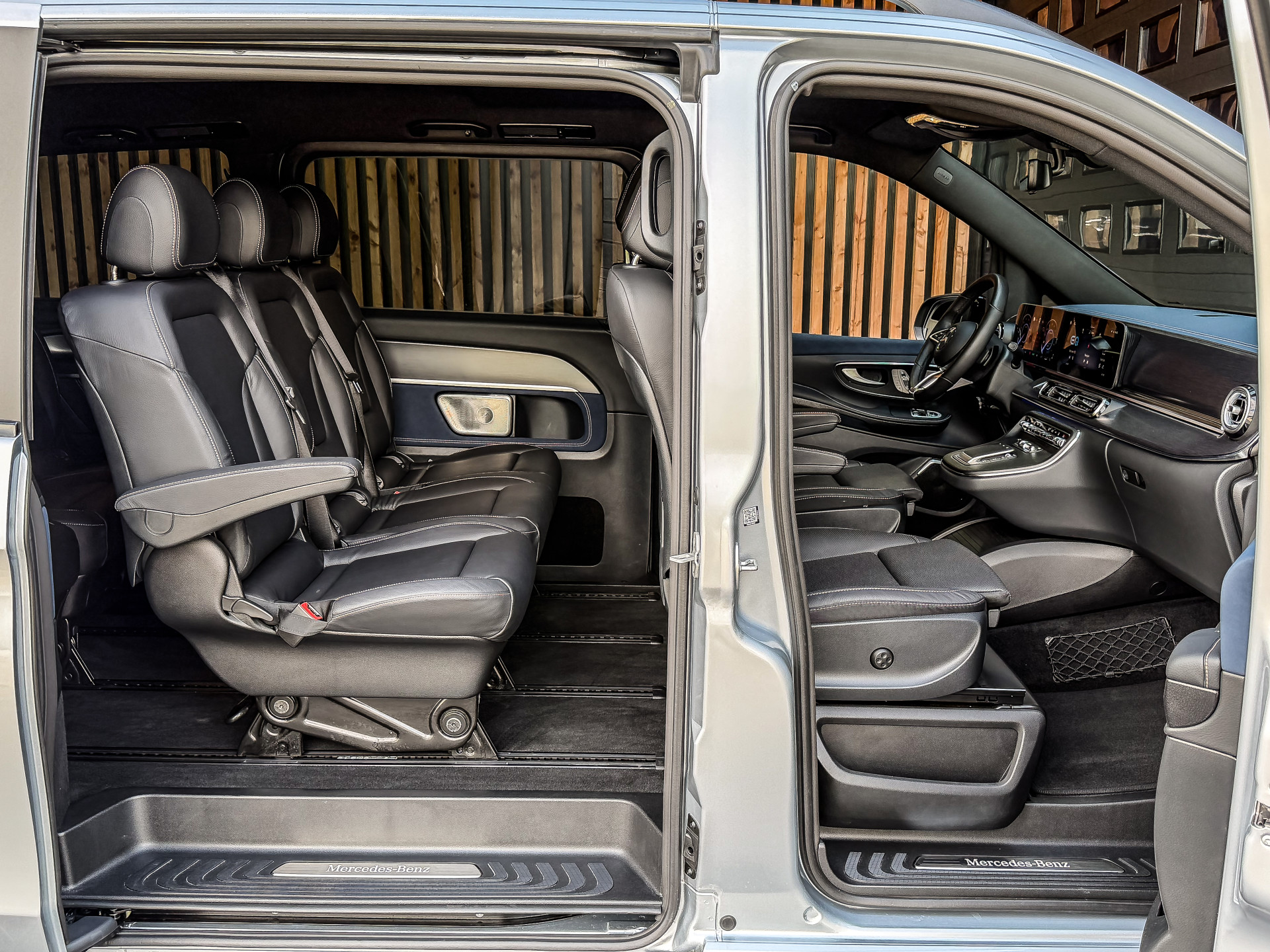 Mercedes-Benz EQV 300 AMG L2 90kWh 8-Persoons | Mercedes-Benz occasion