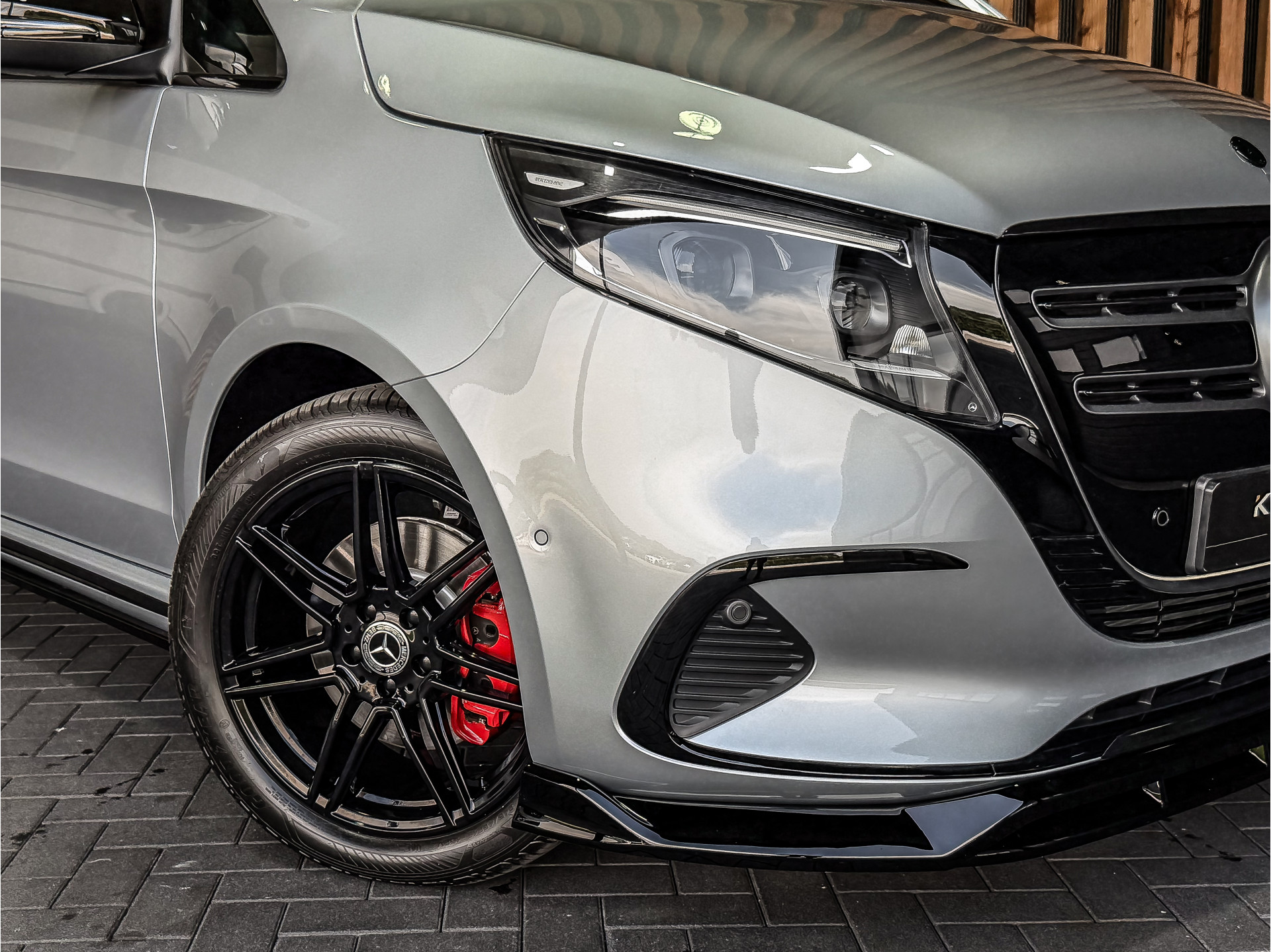 Mercedes-Benz EQV 300 AMG L2 90kWh 8-Persoons | Mercedes-Benz occasion