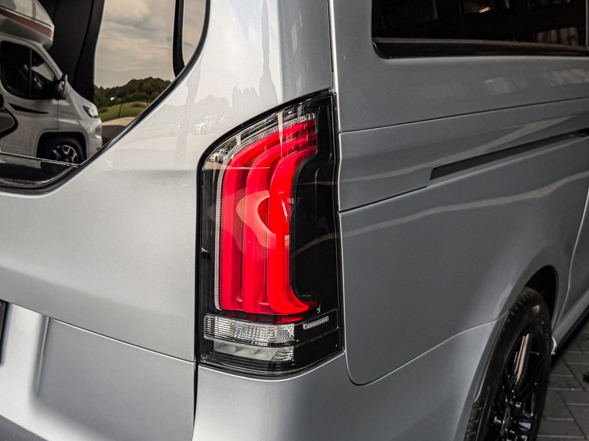 Mercedes-Benz EQV 300 AMG L2 90kWh 8-Persoons | Mercedes-Benz occasion