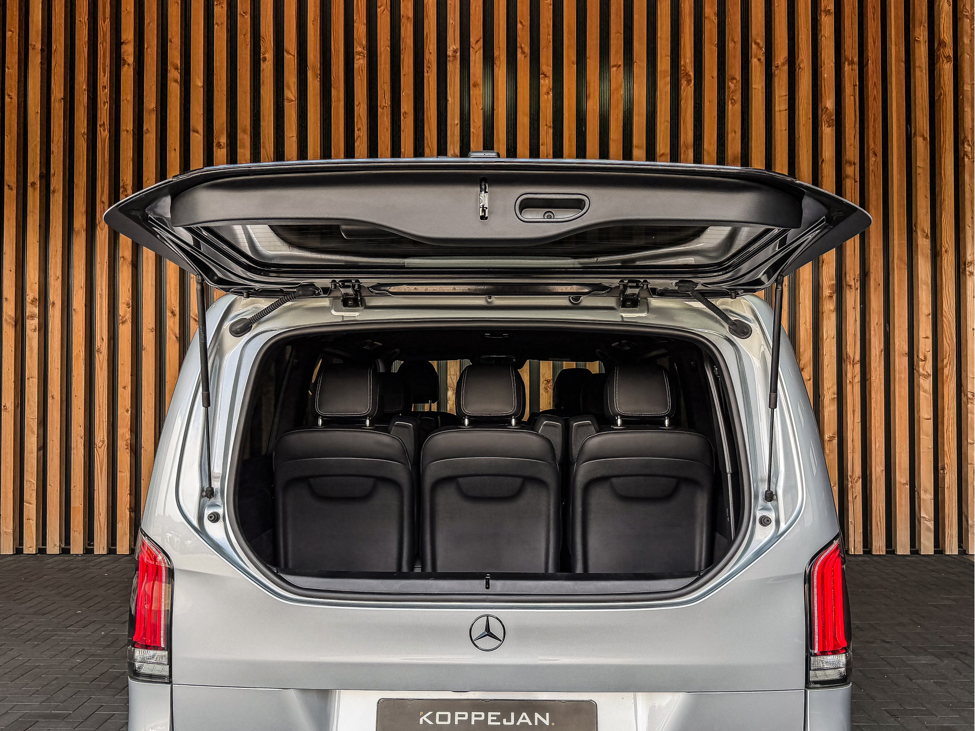 Mercedes-Benz EQV 300 AMG L2 90kWh 8-Persoons | Mercedes-Benz occasion