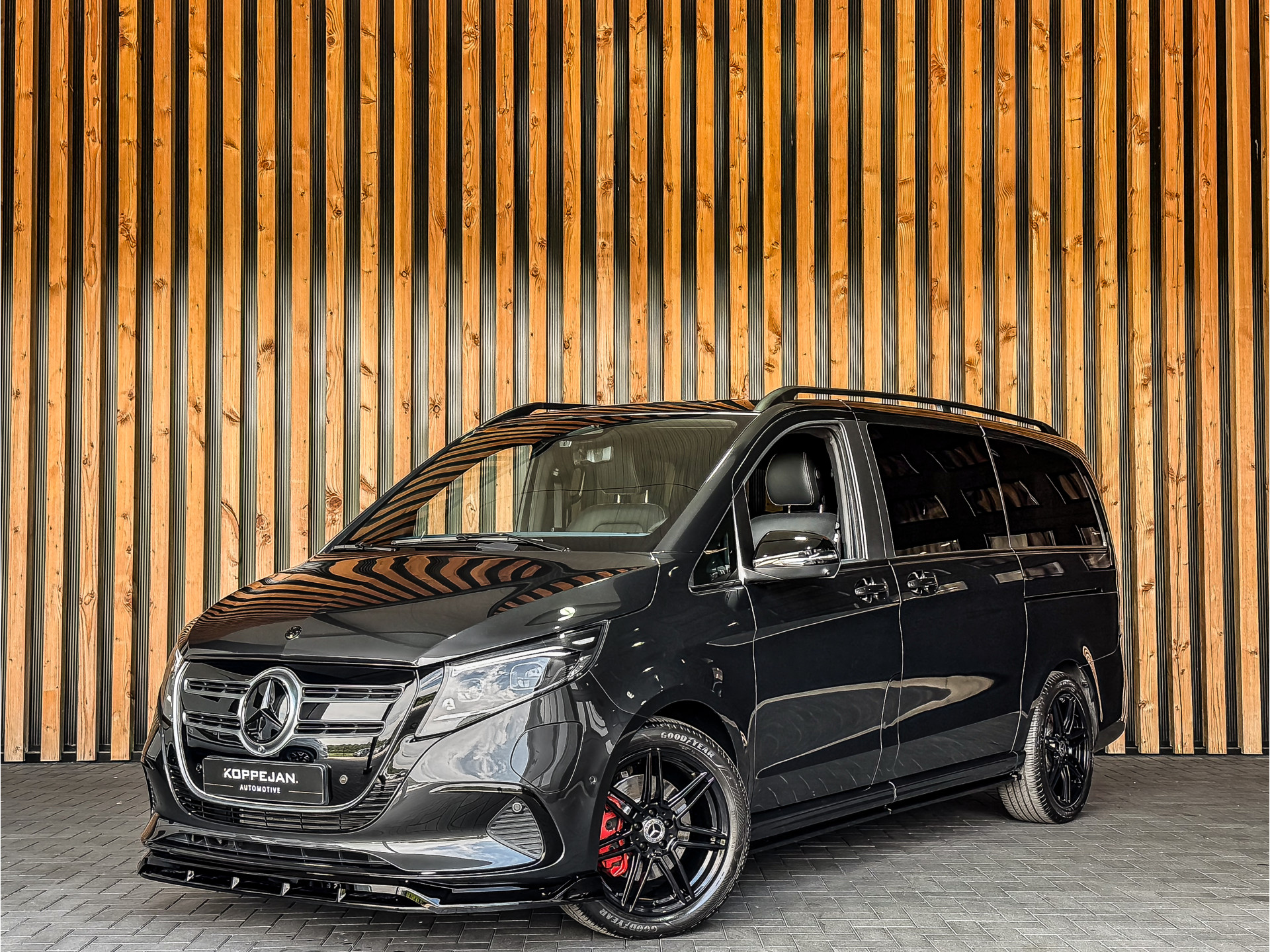Mercedes-Benz EQV 300 AMG L2 90kWh 8-Persoons | Mercedes-Benz occasion