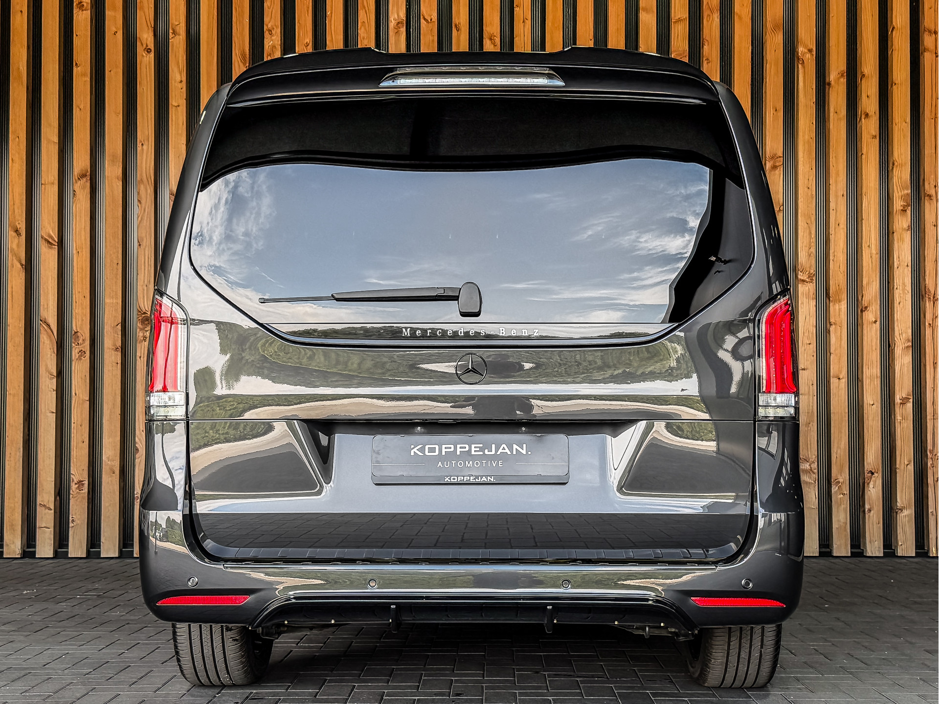 Mercedes-Benz EQV 300 AMG L2 90kWh 8-Persoons | Mercedes-Benz occasion