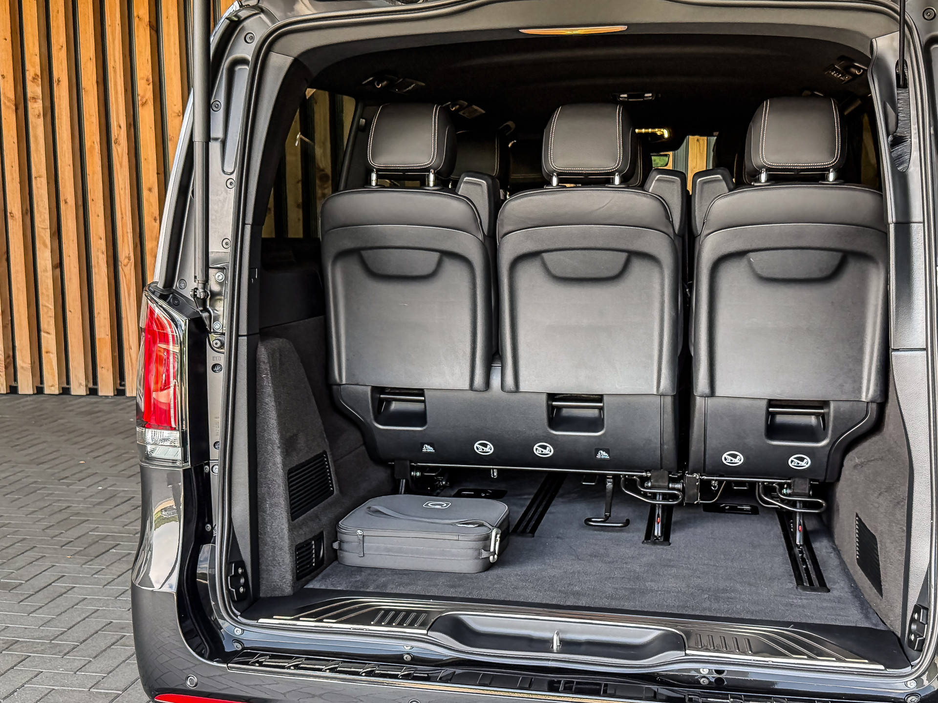 Mercedes-Benz EQV 300 AMG L2 90kWh 8-Persoons | Mercedes-Benz occasion