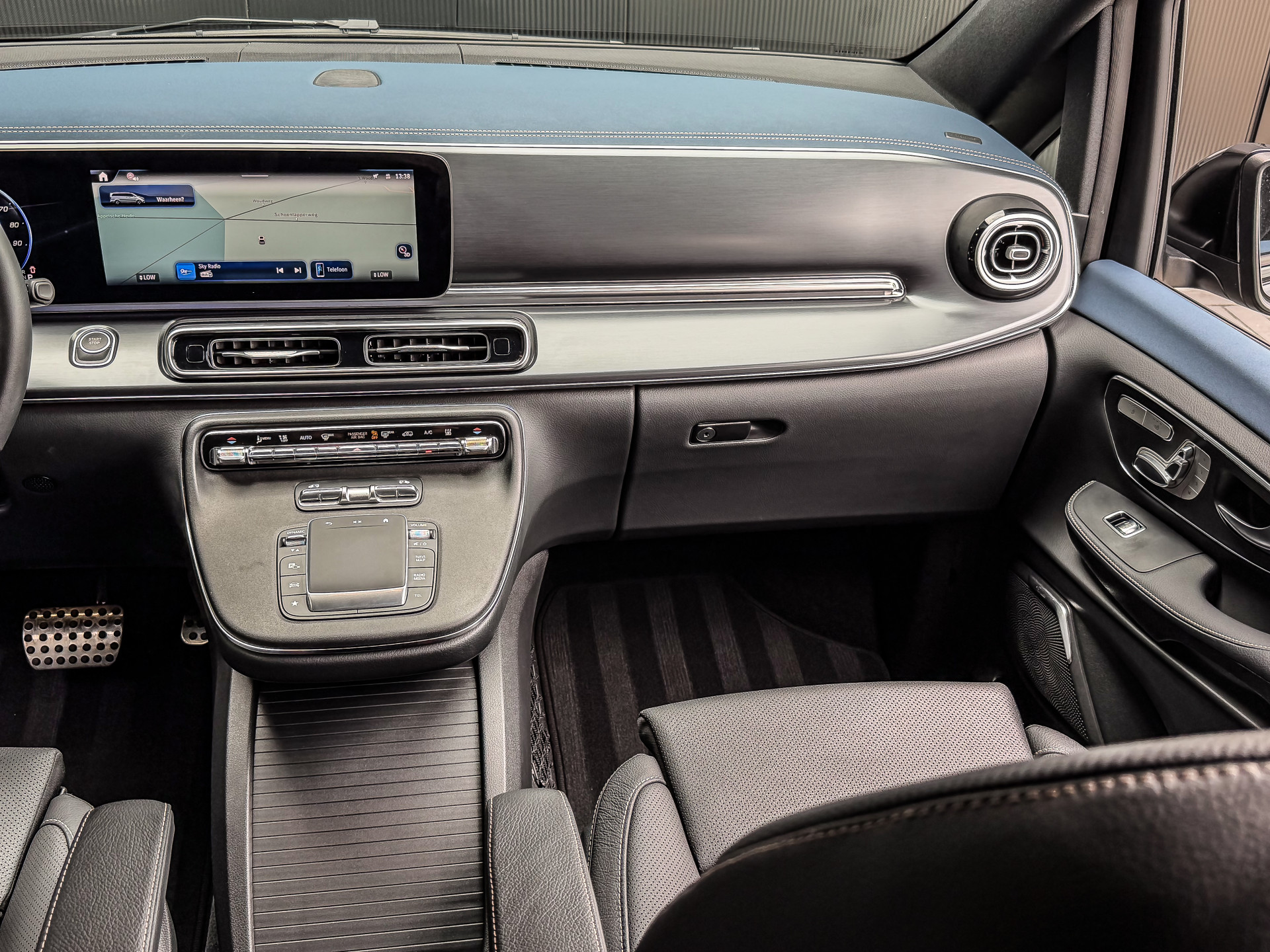 Mercedes-Benz EQV 300 AMG L2 90kWh 8-Persoons | Mercedes-Benz occasion