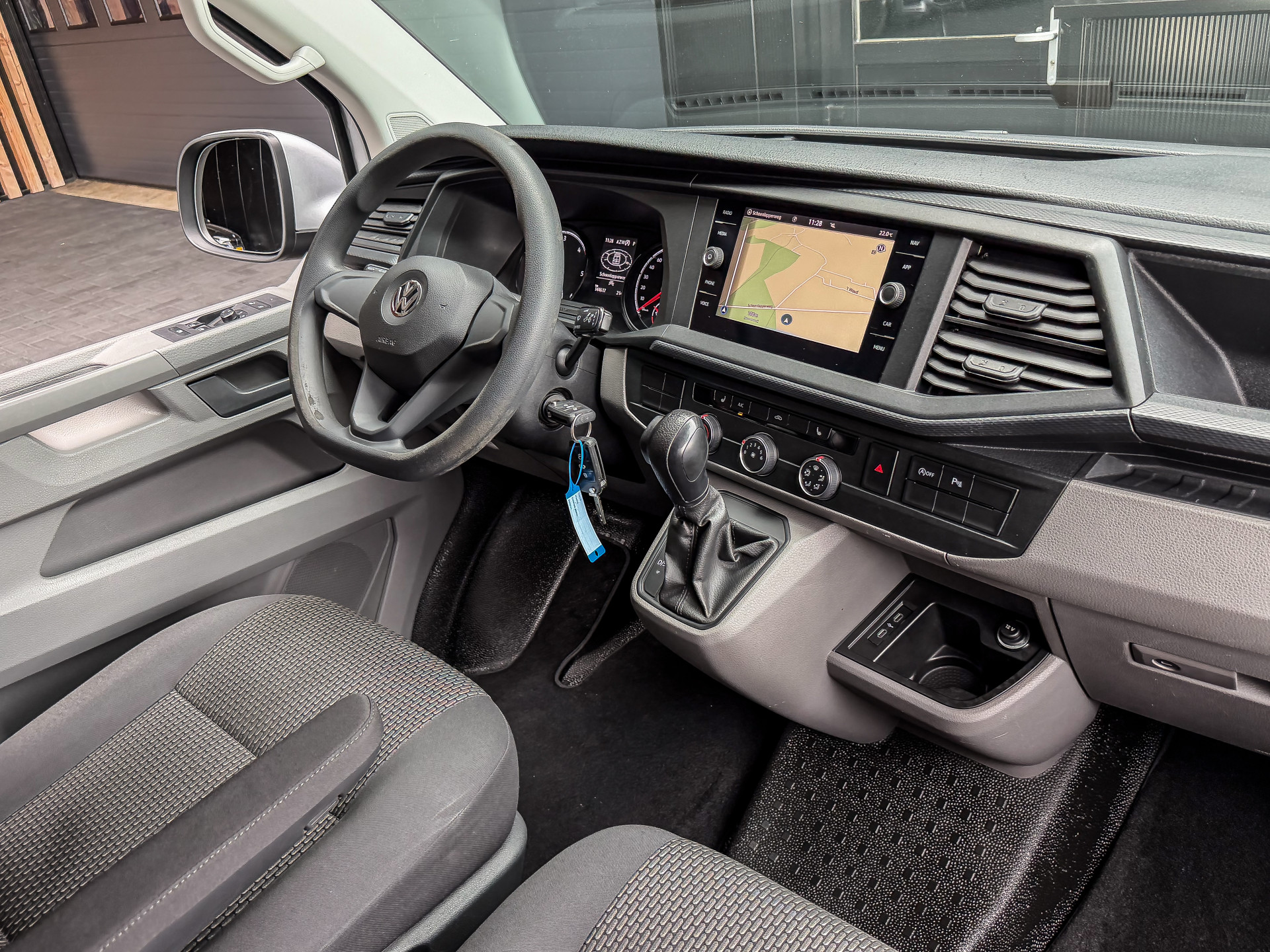 Volkswagen Transporter 2.0 TDI 150PK DSG Bestelwagen L1H1 | Volkswagen occasion