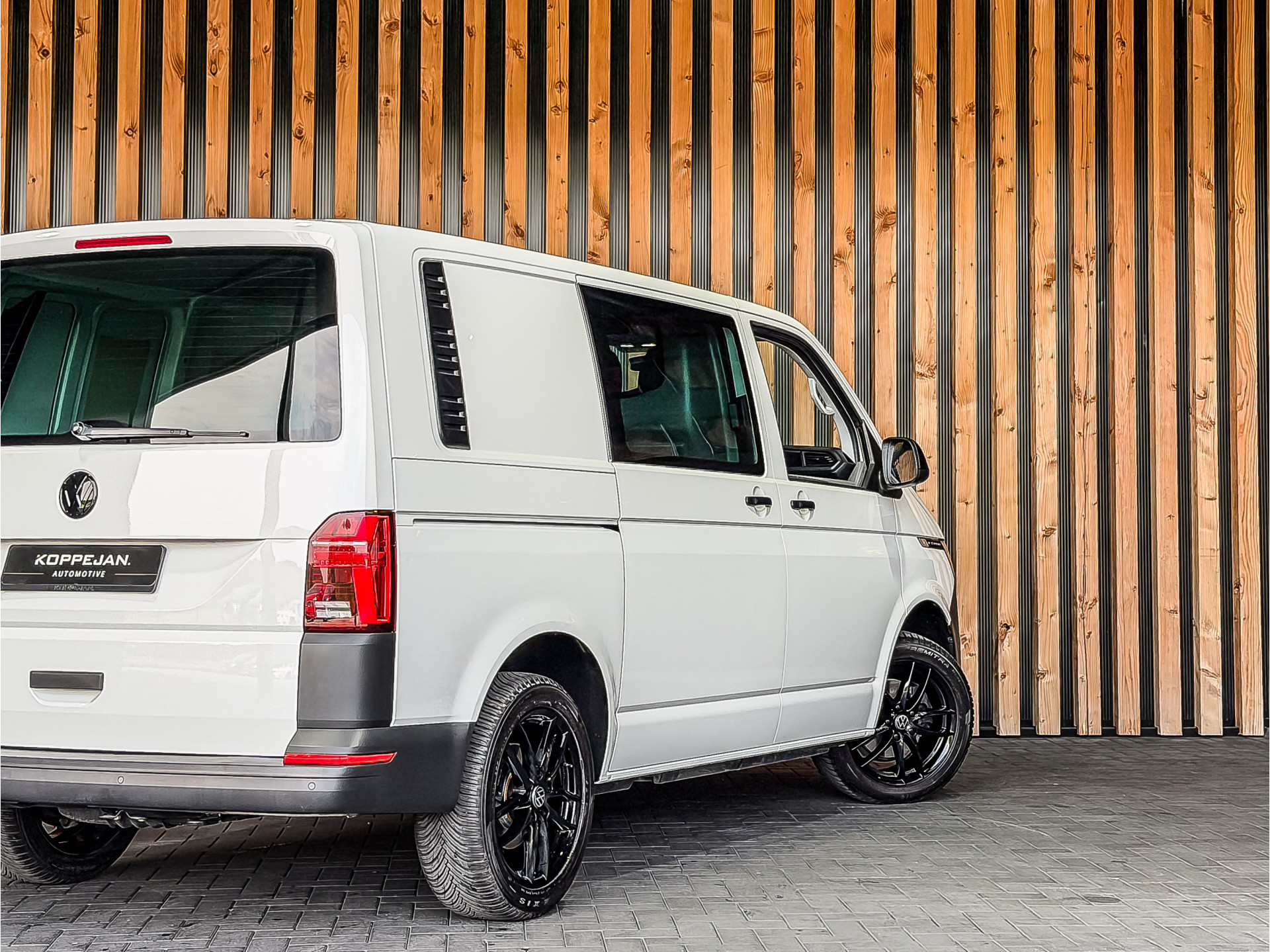 Volkswagen Transporter 2.0 TDI 150PK DSG Bestelwagen L1H1 | Volkswagen occasion
