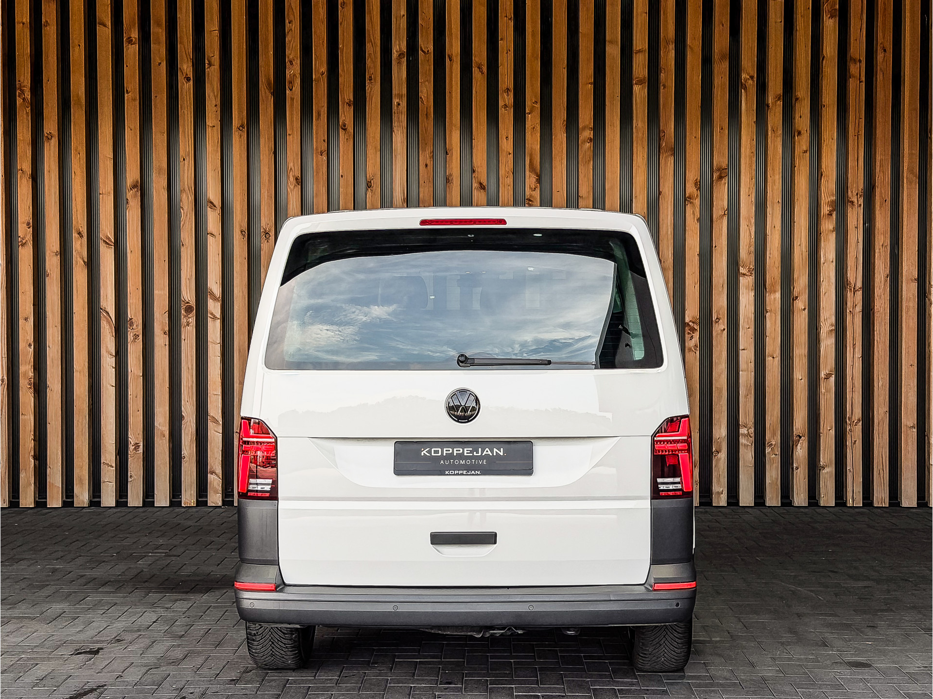 Volkswagen Transporter 2.0 TDI 150PK DSG Bestelwagen L1H1 | Volkswagen occasion
