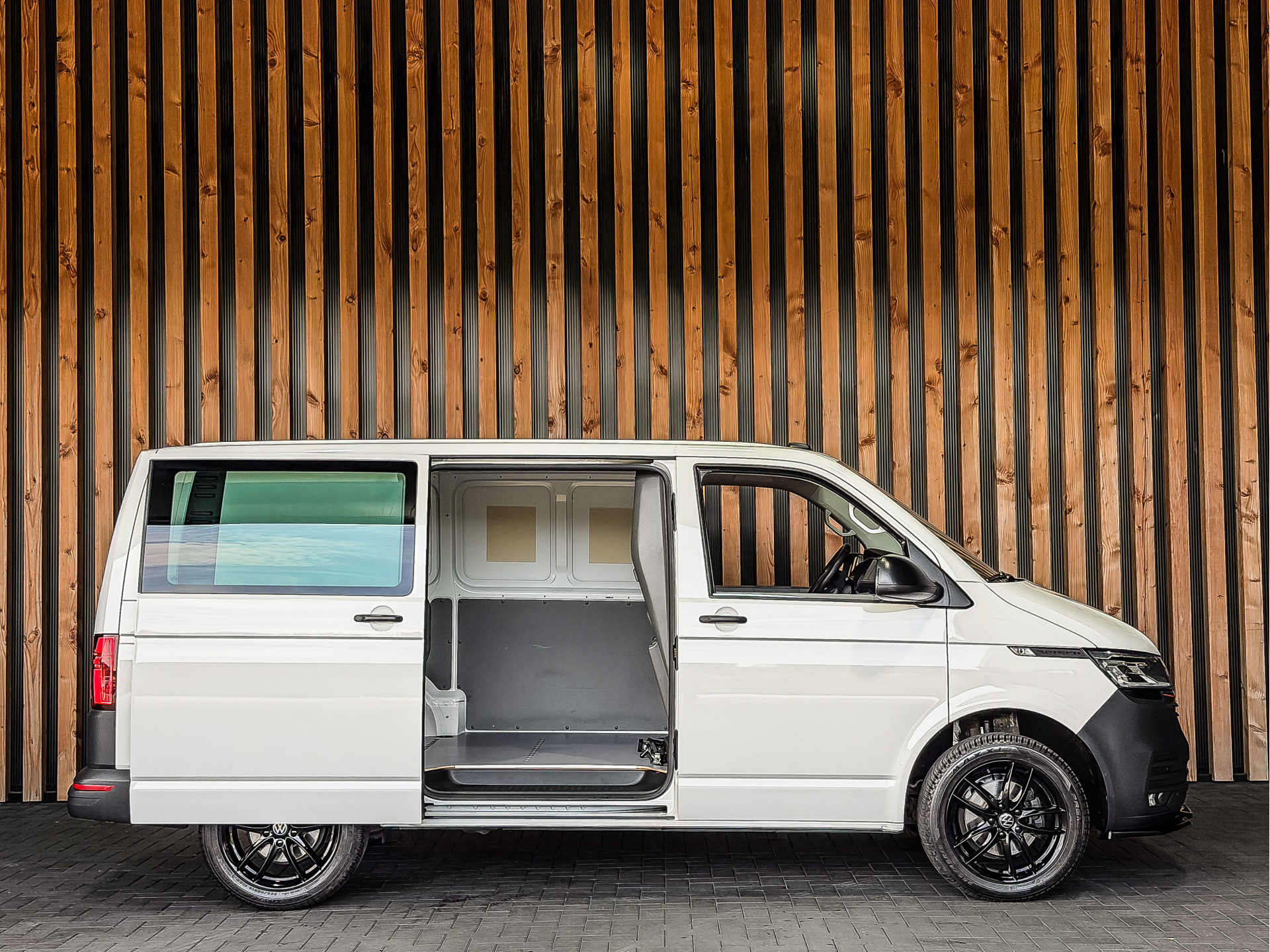 Volkswagen Transporter 2.0 TDI 150PK DSG Bestelwagen L1H1 | Volkswagen occasion