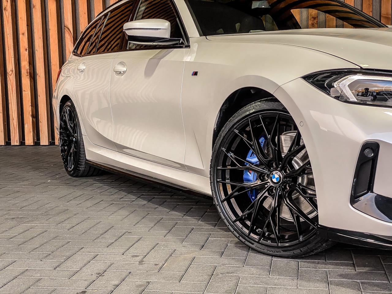BMW 3 Serie Touring 330e 292PK xDrive High Executive M-Sport Pro | BMW occasion