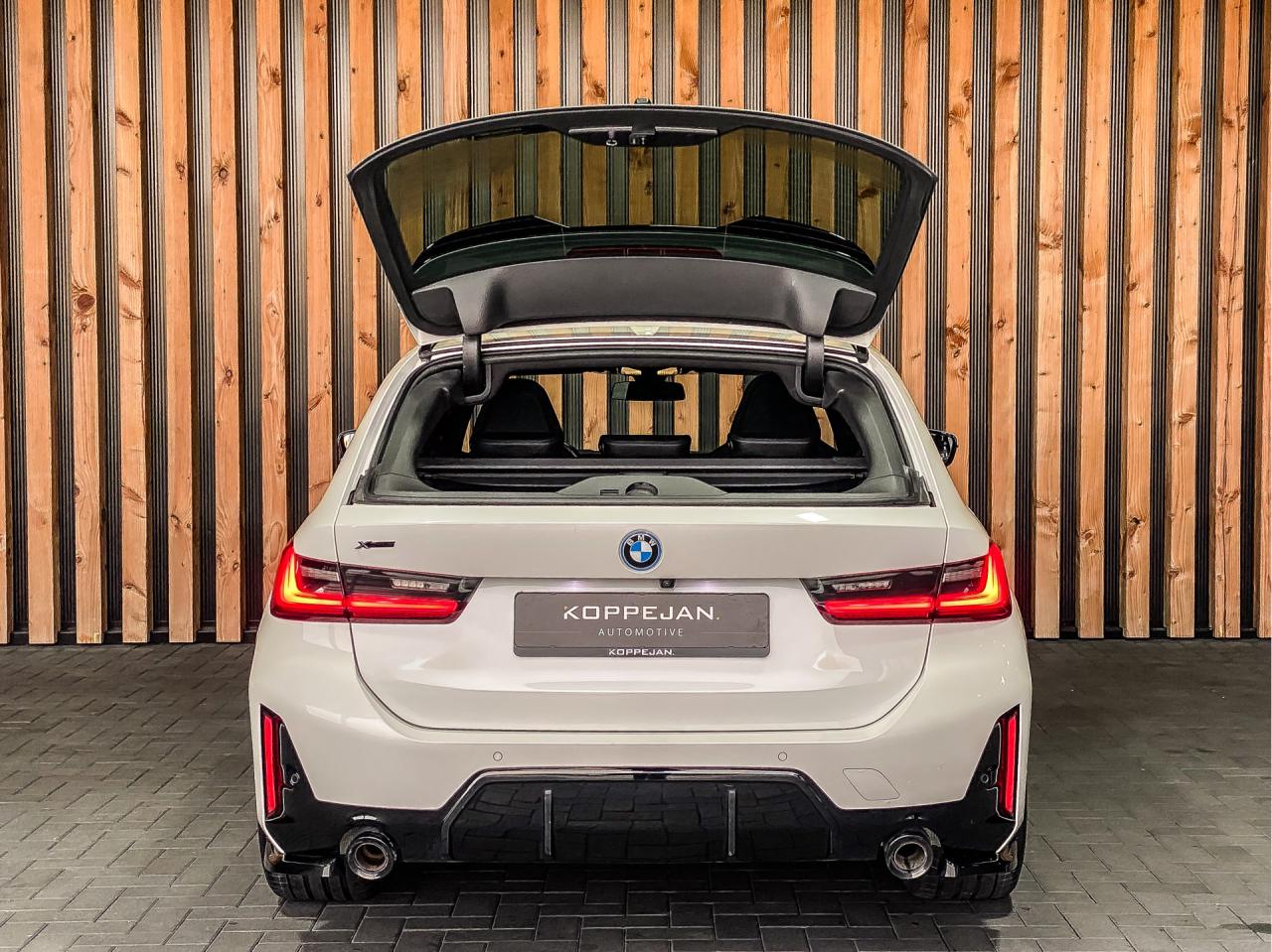 BMW 3 Serie Touring 330e 292PK xDrive High Executive M-Sport Pro | BMW occasion