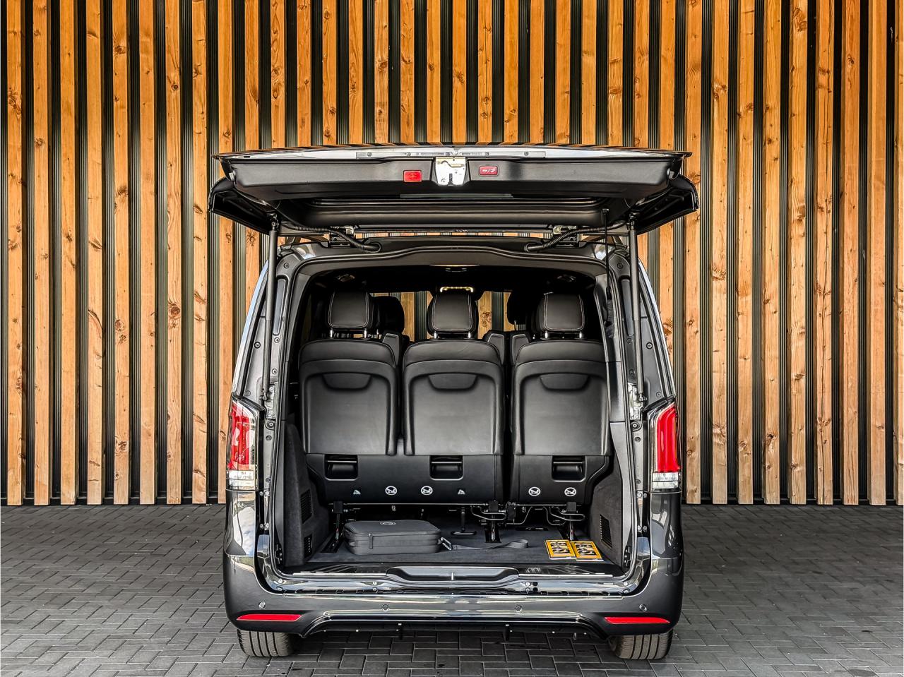 Mercedes-Benz EQV 300 AMG L2 90kWh 8-Persoons | Mercedes-Benz occasion