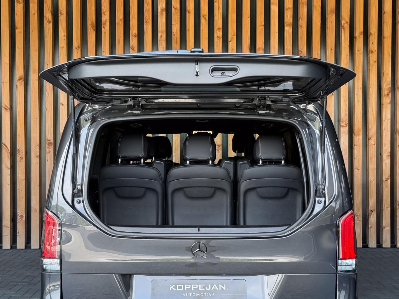 Mercedes-Benz EQV 300 AMG L2 90kWh 8-Persoons | Mercedes-Benz occasion