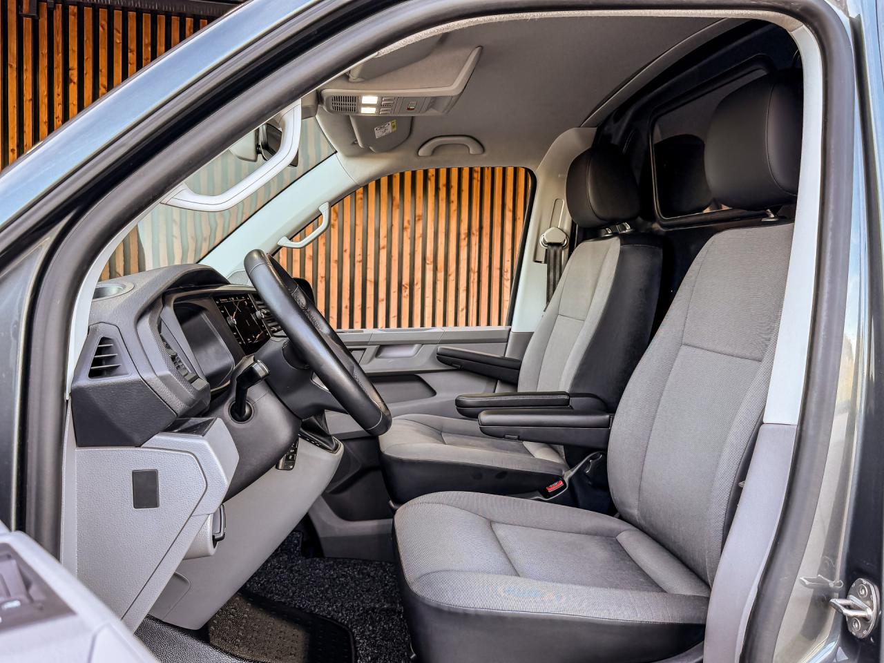 Volkswagen Transporter 2.0 TDI 150PK DSG Bestelwagen L1H1 | Volkswagen occasion