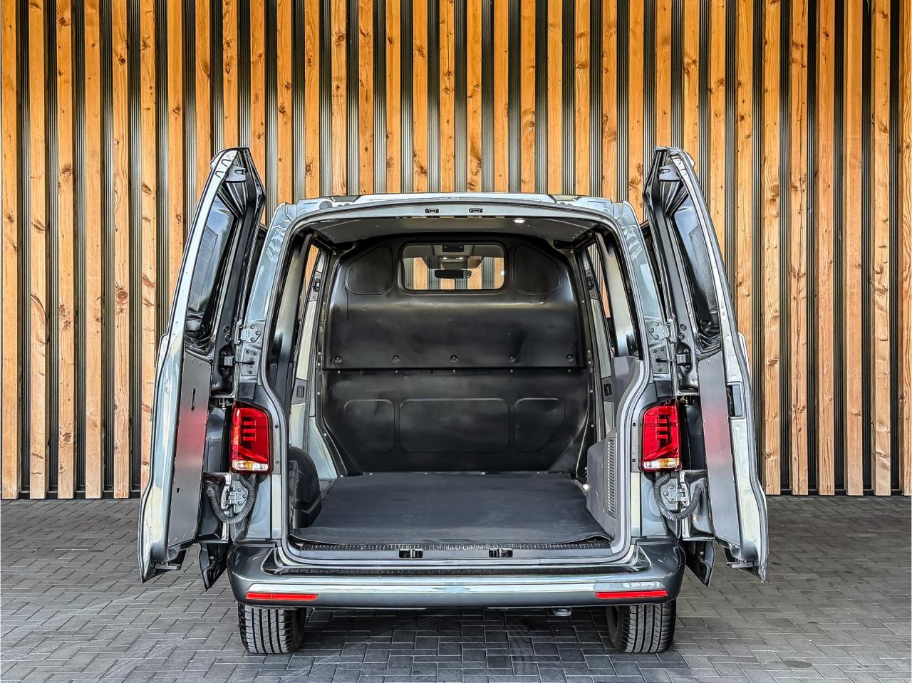 Volkswagen Transporter 2.0 TDI 150PK DSG Bestelwagen L1H1 | Volkswagen occasion