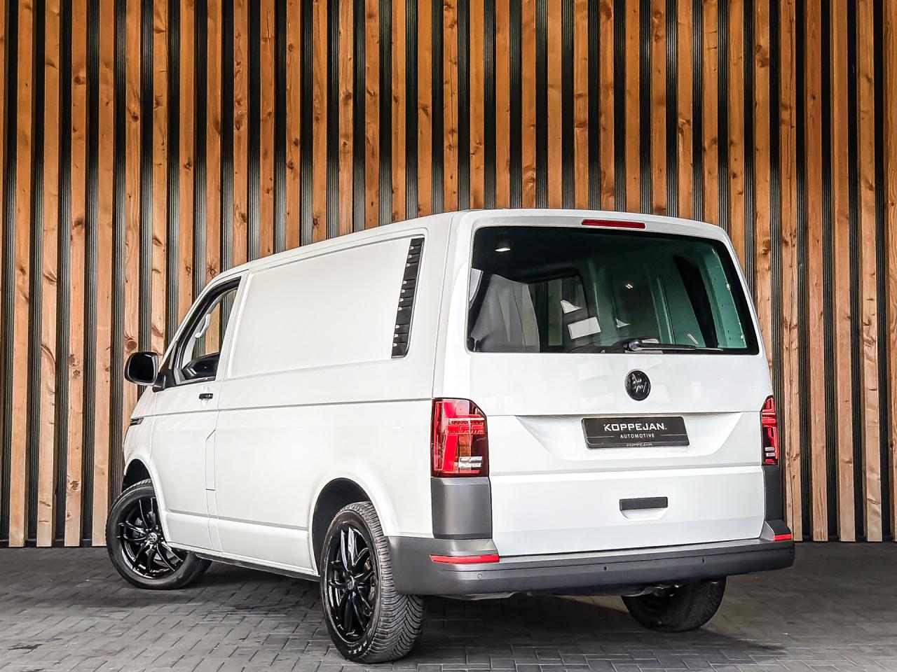 Volkswagen Transporter 2.0 TDI 150PK DSG Bestelwagen L1H1 | Volkswagen occasion