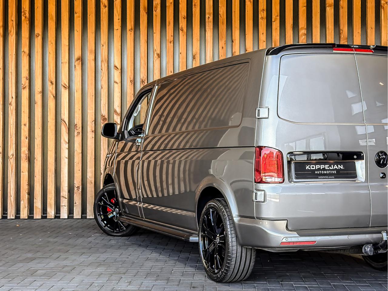 Volkswagen Transporter 2.0 TDI 150PK DSG Bestelwagen L2H1 | Volkswagen occasion